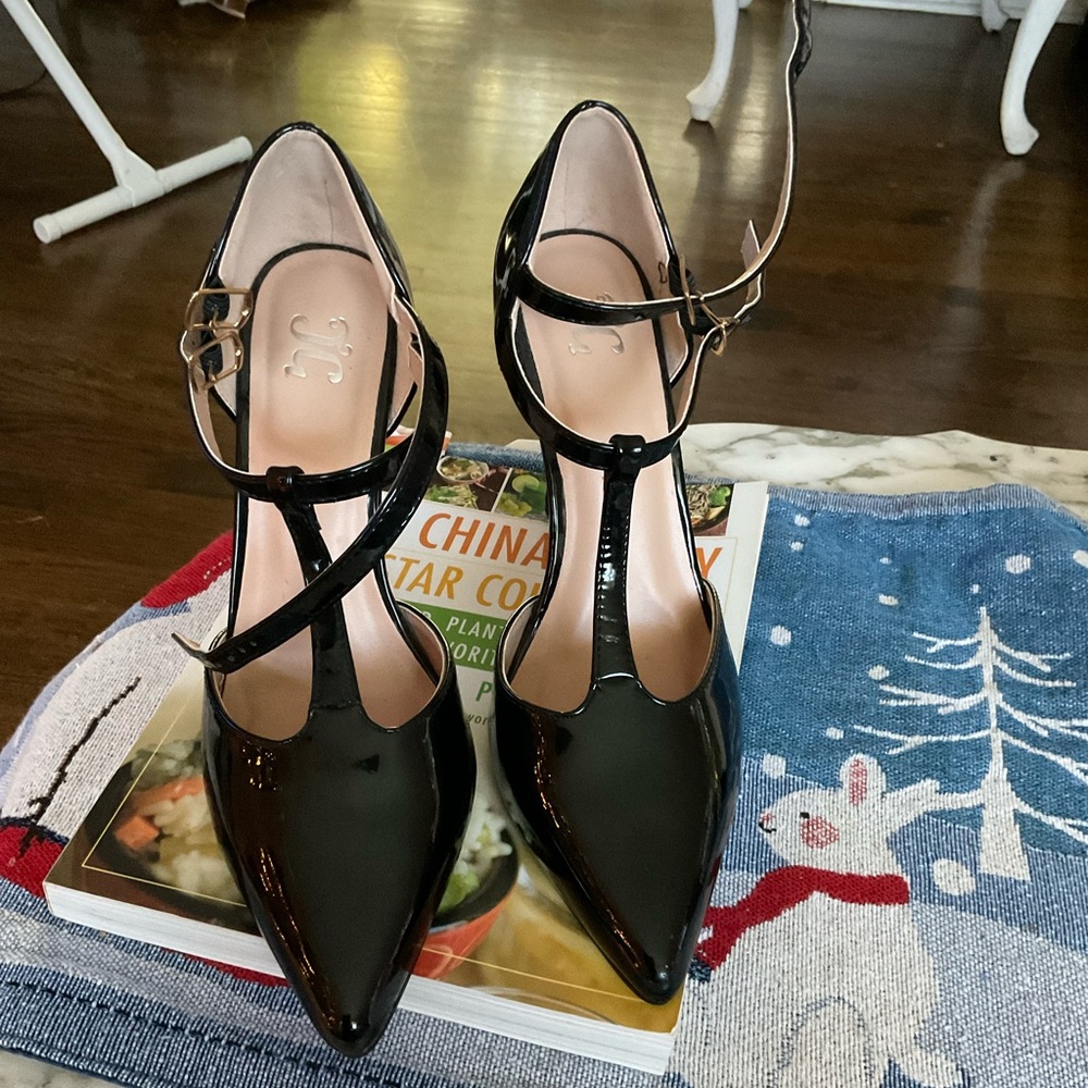 Vintage JC Black patent leather heels 7.5